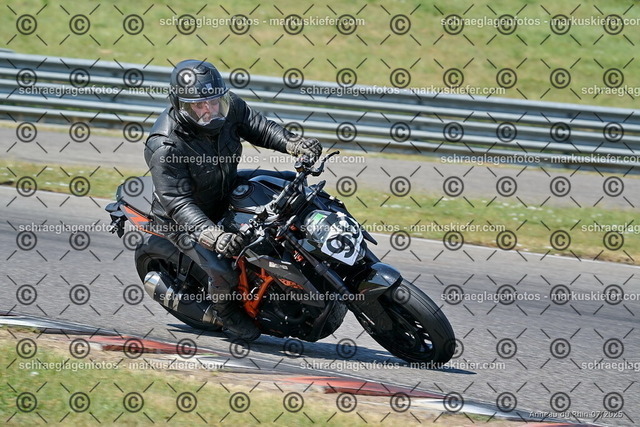 25bt04-0502 | markuskiefer.com - Realisiert mit Pictrs.com
