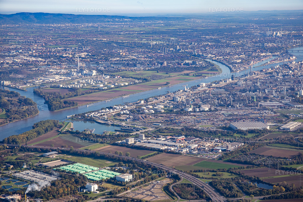 Luftbild: BASF Nord im Ortsteil BASF in Ludwigshafen im Bundesland Rheinland-Pfalz in Deutschland. Foto: IMG_074868.jpg vom 18.10.2014 durch Werner Riehm/FLY-FOTO.de