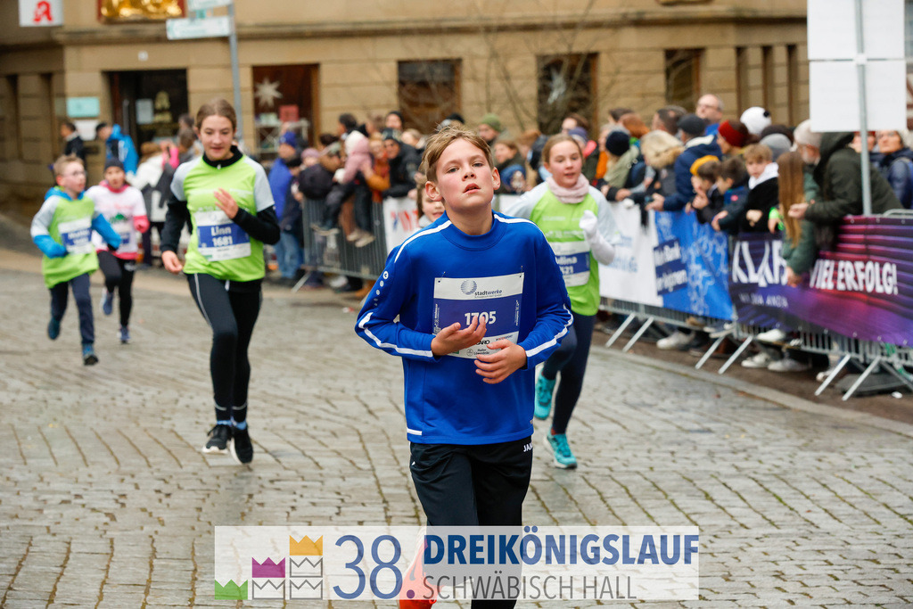 1700m Stadtwerke Jugendlauf | 3 Koenigslauf 2024 1700m Stadtwerke Jugendlauf - Realisiert mit Pictrs.com