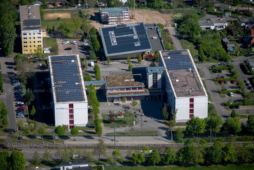 4026321 | ERFURT 07.05.2020 Schulgelände und Gebäudekomplex der Staatlich Berufsbildenden Schule " Walter-Gropius-Schule " im Stadtteil Brühlervorstadt im Ortsteil Brühlervorstadt in Erfurt im Bundesland Thüringen. Weiterführende Informationen bei: Walter-Gropius-Schule Erfurt. // School grounds and buildings of the " Walter Gropius School " in the Bruehlervorstadt part of Erfurt in the state of Thuringia. Further information at: Walter-Gropius-Schule Erfurt. Foto: Gerhard Launer