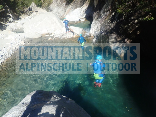 PC020020 | Bestelle die Bilder deines Berg- oder Wasser-Abenteuers mit Mountain Sports bequem von zu Hause aus direkt über unseren Online Fotoshop von pictrs.com. - Realisiert mit Pictrs.com