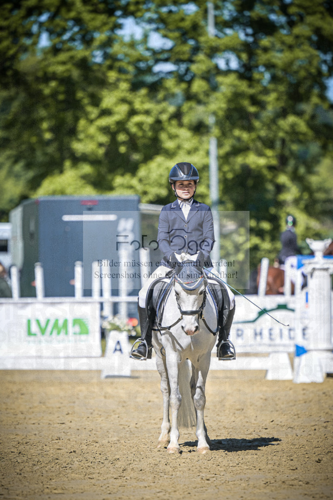 DOS_5072 | Entdecke hochwertige Reitturnierfotos von Foto Oger. Professionell, emotional und authentisch – jetzt Lieblingsmomente im Shop bestellen.Deutschlandweite Turnierfotografie. - Realisiert mit Pictrs.com