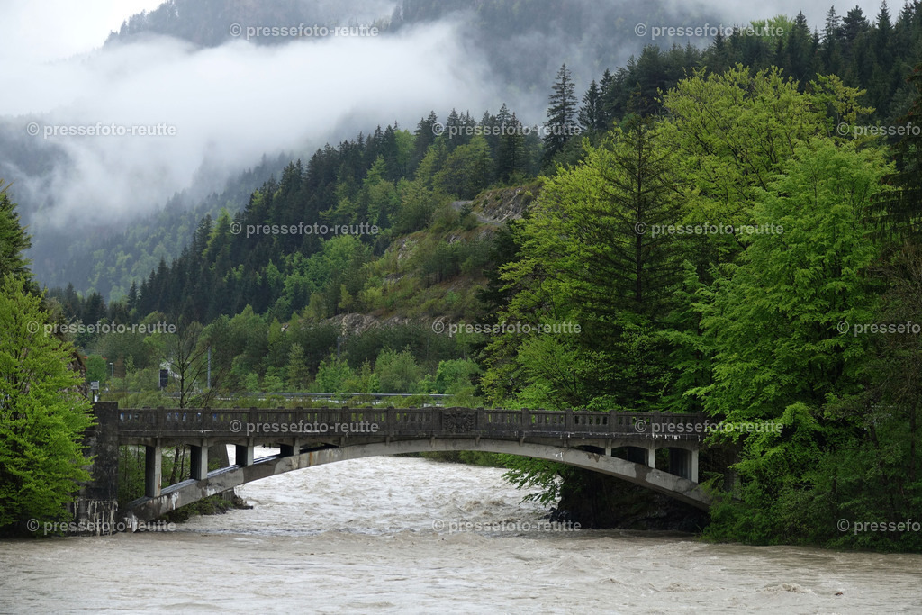 welltvi-Ulrichsbruecken-B179-Pinswang-Hochwasser-21052019-DSD01430 | Info aus dem Bezirk Reutte/Ausserfern Tirol sowie eine umfangreiche Bilddatenbank über die gesamte Region: Lechtal, Talkessel Reutte, Tannheimertal, Zwischentoren. Lech, Plansee, Zugspitze, Grenztunnel, B179, Fernpassstraße, Verkehr, Lawinen, Tradition, - Realisiert mit Pictrs.com