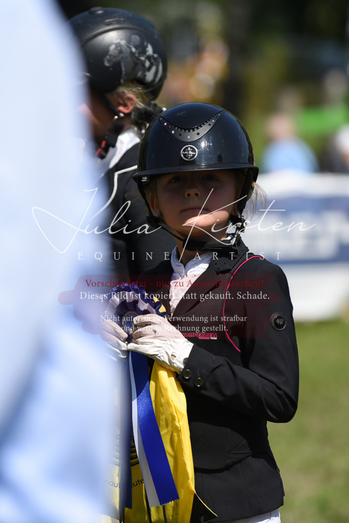 DSC_0127 | Pferde- und Turnierfotografie in Westsachsen. Pferdeportraits, Auftragszeichnungen und intuitive Kunst.