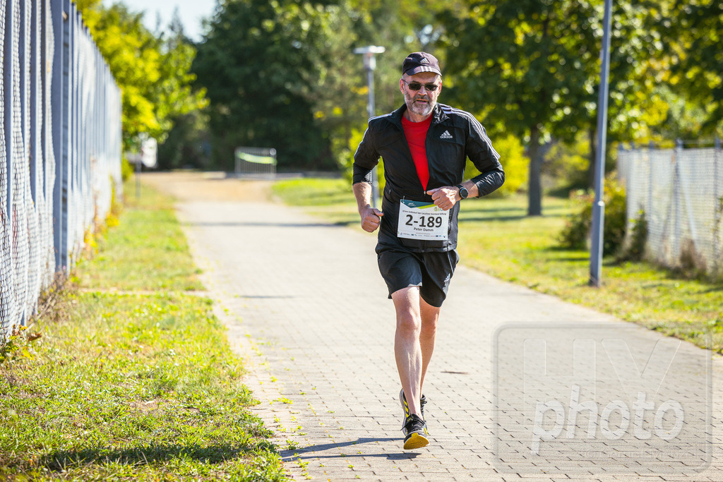 16. Hoywoj-CityLauf im Sportforum Hoyerswerda - 16.09.2023 | 10km-Volkslauf der Laausitzer Seenland Stiftung - Realisiert mit Pictrs.com