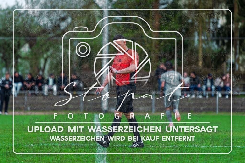HMFGFS-1026 | Richard Asbuchanow (Schiedsrichter) beim Herren 3. Kreisklasse HK Spiel zwischen Heidmark III und FG Fulde-Stellichte im Heidmarkstadion, Bad Fallingbostel (Simon Paul Stopat) - Realisiert mit Pictrs.com