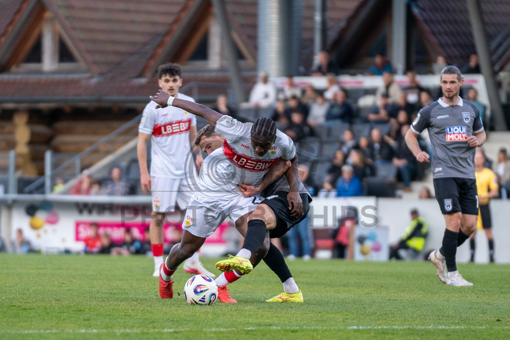 VfB Stuttgart II vs. SSV Ulm 1846 Fussball, Fussball, 3. Liga, 32. Spieltag, 08.04.2026 | Zweikampf zwischen Mansour Ouro-Tagba (VfB Stuttgart II, #27) und Dennis Dressel (SSV Ulm 1846 Fussball, #14),VfB Stuttgart II vs. SSV Ulm 1846 Fussball, Fussball, 3. Liga, 32. Spieltag, 08.04.2026DFB regulations prohibit any use of photographs as image sequences and/or quasi-video