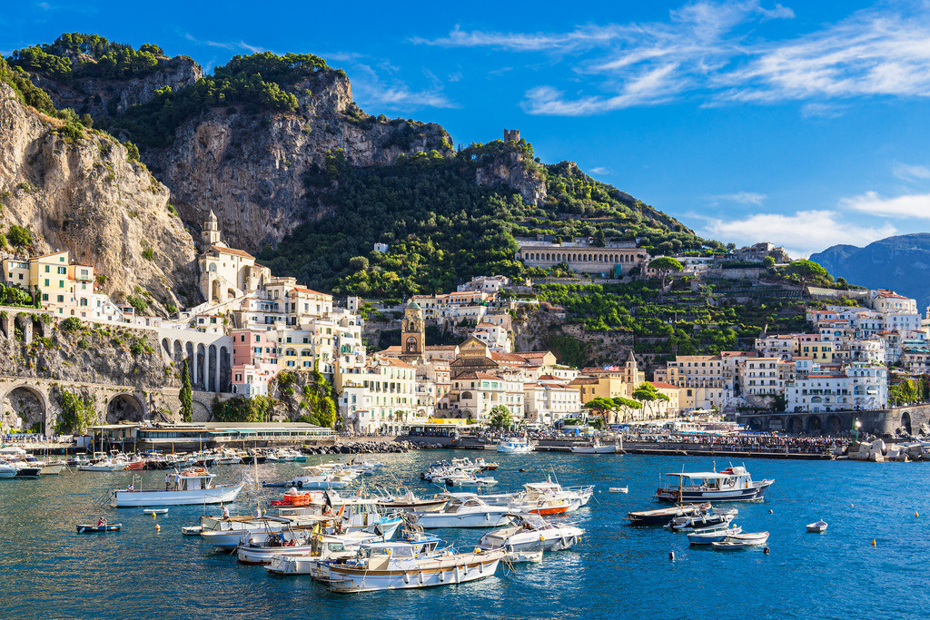 Blick auf Amalfi an der Amalfiküste in Italien | Blick auf Amalfi an der Amalfiküste in Italien.