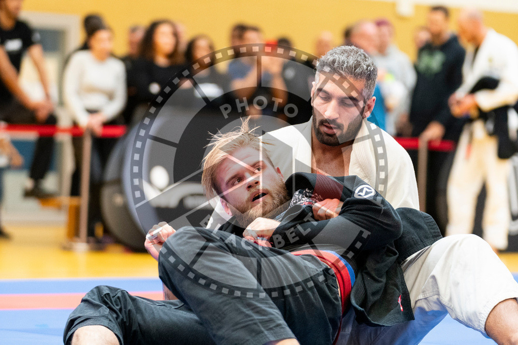 20231118PBB10653 | Fighters compete during the AJP Tour 600 Frankfurt Championship in Frankfurt/Main, Germany, on November 18, 2023.