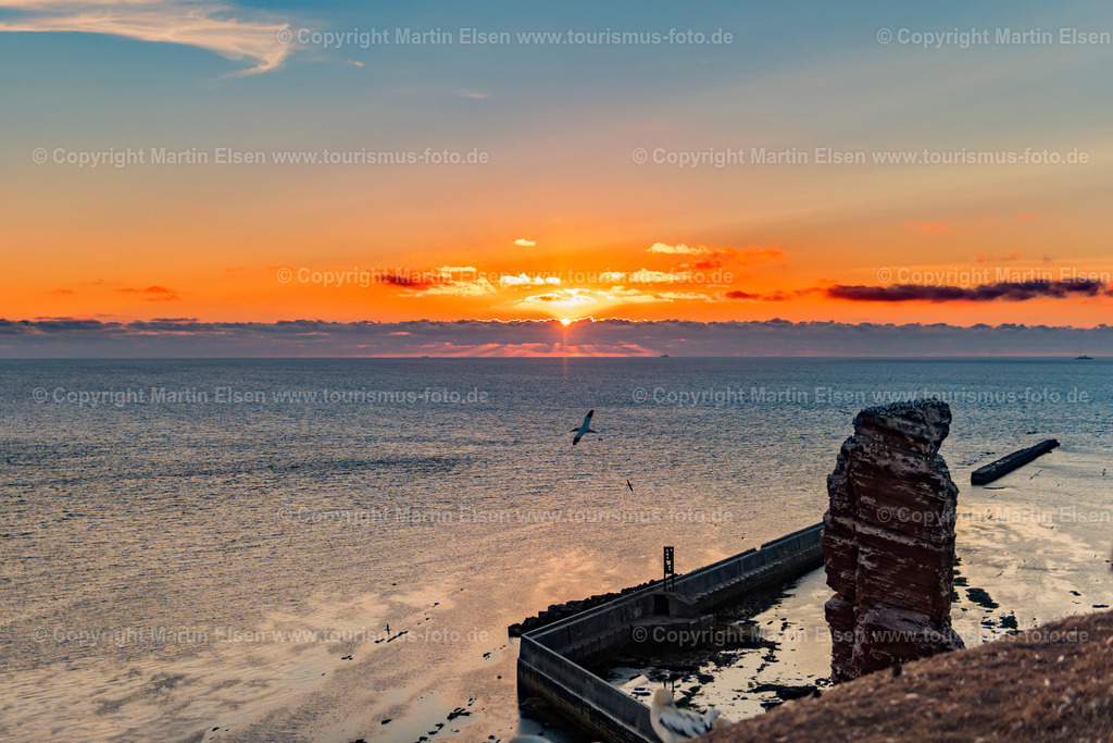 Helgoland Lange Anna_ELS_7055030818 | Helgoland - Aufnahmedatum: 31.07.2018, Aufnahmehöhe:  m, Koordinaten:  - , Bildgröße: 7312 x  4874 Pixel - Copyright 2018 by Martin Elsen, Kontakt: Tel.: +49 157 74581206, E-Mail: info@schoenes-foto.deSchlagwörter:Schleswig-Holstein,Landkreis Pinneberg,Düne,Hochseeinsel,Börteboote,Meer,Küste,Halunder,Oberland,Unterland,Strand,Seehunde,Robben,Lange Anna,Felsen,Roter Felsen,Luftbild,Luftbilder,Bastölpel - Realisiert mit Pictrs.com