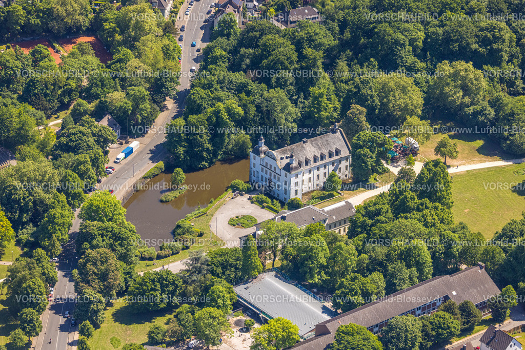 Essen250507902 | Luftbild, Wasserschloss Borbeck und Schlosspark, Borbeck-Mitte, Essen, Ruhrgebiet, Nordrhein-Westfalen, Deutschland