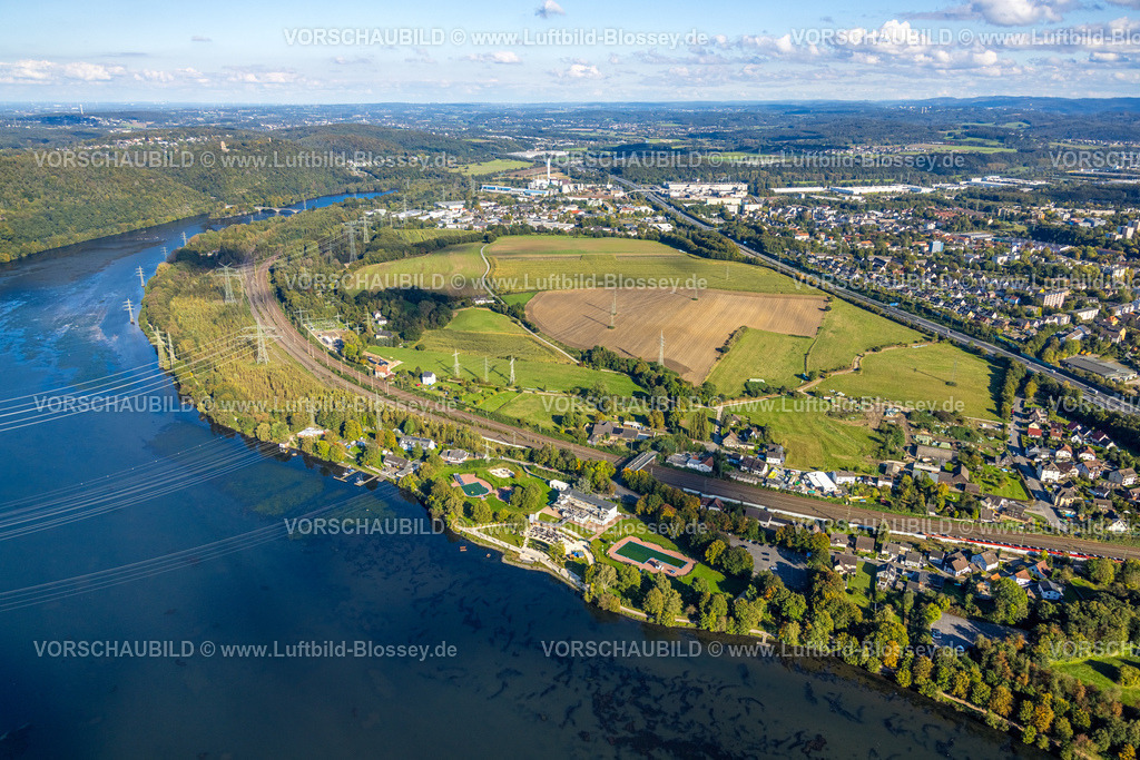 Hagen241005609 | Luftbild, Hengsteysee mit Wiesen und Feldern Hagen Boele, Bahngleise Hagen und Autobahn A1, Strandhaus Salitos Beach Hengsteysee mit Freibad Südufer, Fernsicht und blauer Himmel mit Wolken, Boele, Hagen, Ruhrgebiet, Nordrhein-Westfalen, Deutschland