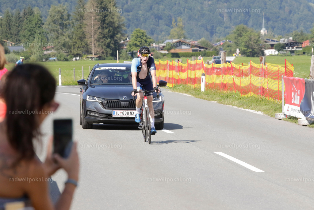 1216_20230817_Bewerb_Maenner_Muehlanger | AUT - OESTERREICH, 2023-08-16: SPORT RENNRAD-FAHREN - 55. INTERNATIONALER RADWELTPOKAL IN ST. JOHANN IN TIROL  - Vintage-Radrennen mit WM-Bronze-Medaillen-Siegerin Christina Schweinberger, den Teilnehmer und Alexander Baumann (vom Orginastions-Team) - TAG 2 BEWERB MAENNER IN SECHS GRUPPEN  ; Foto: Roland Muehlanger
