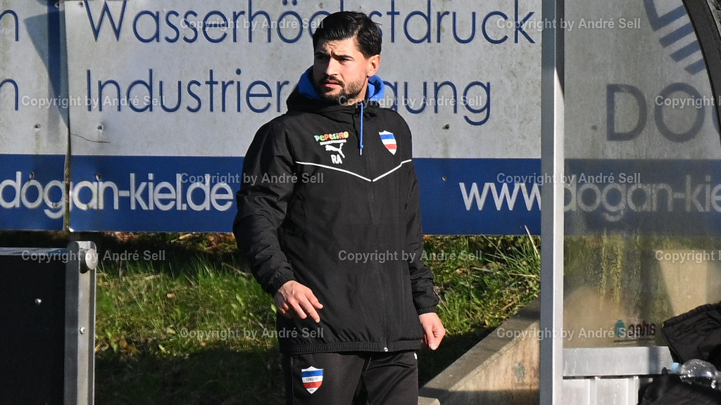 Inter Türkspor Kiel vs. MTSV Hohenwestedt | Co-Trainer Rezan Acer (Inter) / Fußball-Oberliga Männer 2025/2026 / Inter Türkspor Kiel vs. MTSV Hohenwestedt / Hans-Mohr-Sportplatz / Kiel / 22.03.26 - Realisiert mit Pictrs.com