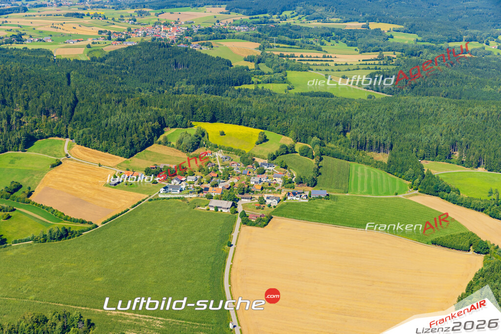 Schrägluftbild  Kagern  Tiefenbach - Das Luftbild wurde 2025 vom UL-Flugzeug heraus erstellt ( keine Drohne ) - Hochauflösende Luftaufnahme -Nicht vergleichbar mit Google Maps oder Satelittenbilder- Die Geschenkidee !Mit Lizenz und Bildrechte bestellbar
