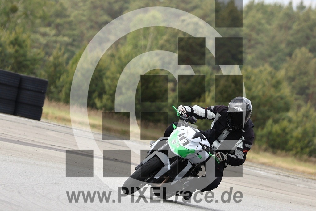 0113-20240519_12816 | Schöne Erinnerungen an spannende Momente - das festzuhalten ist unser Job. PIXELrace.de ist seit 2003 auf den Rennstrecken Europas unterwegs um die Action draußen beim Fahren und die wunderbare Stimmung imm Fahrerlager für euch einzufangen.