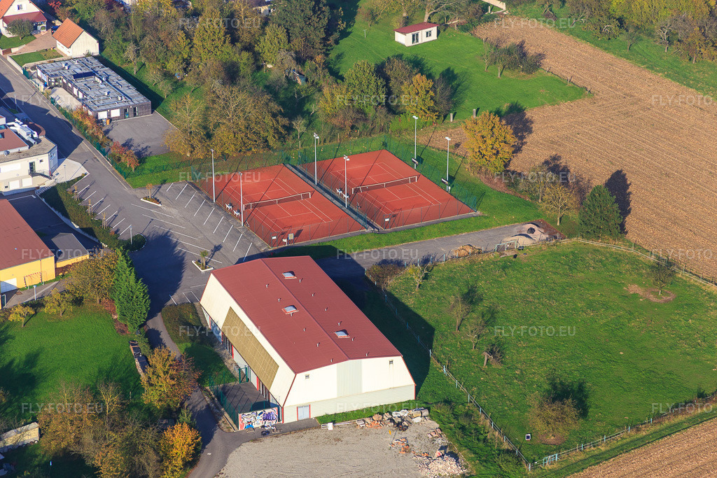 Vue aérienne: TC HATTEN à Hatten dans le département Bas Rhin, France.Photo: IMG_075638.jpg prise le 01/11/2014 par Werner Riehm/FLY-FOTO.euRésolution de l'original: 5472 x 3648 pxTENUP.FFT.FR