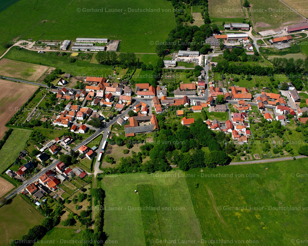 2634408 | BUHLA 16.06.2006 Ortsansicht der Straßen und Häuser der Wohngebiete in Buhla im Bundesland Thüringen, Deutschland. // Town View of the streets and houses of the residential areas in Buhla in the state Thuringia, Germany. Foto: Gerhard Launer