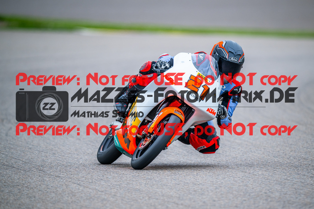 MaZZes_FotoMatrix_240503_6007705_8933 | KTM