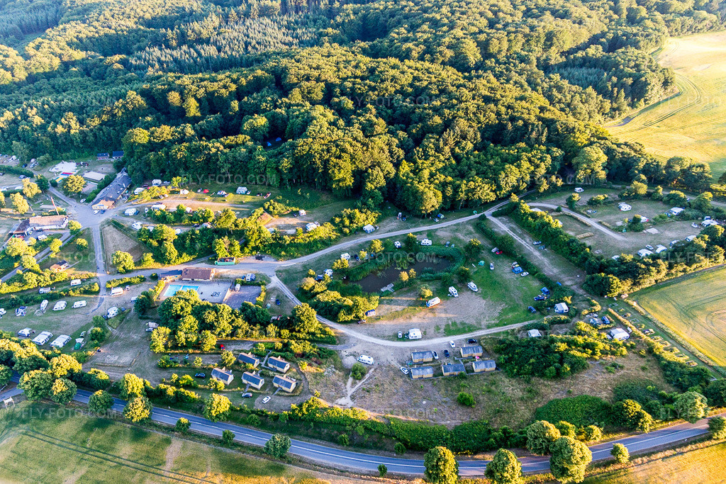 Aerial view: (DK), Møns Klint Resort and Camping in Borre in the state Zealand, Denmark. – Photo: IMG_108704.jpg taken on 07/04/2018 by Werner Riehm/FLY-FOTO.com – Resolution of the original: 4951 x 3301 px