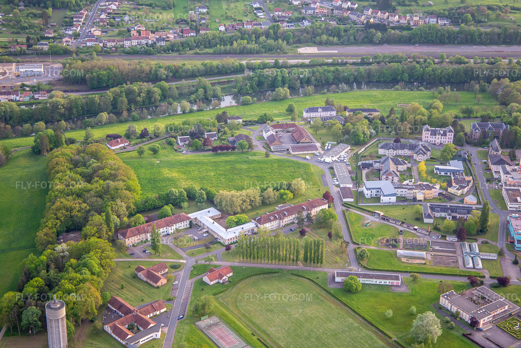 Aerial view: Ctre Hospitalier Spécialisé in the district Blauberg in Saargemünd in the state Moselle, France. – Photo: IMG_140485.jpg taken on 04/30/2024 by Werner Riehm/FLY-FOTO.com – Resolution of the original: 5472 x 3648 px