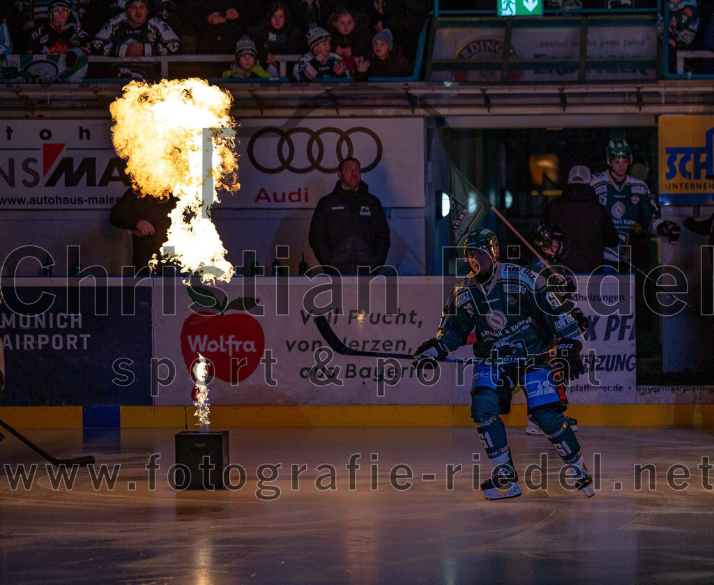 2026-01-09_010_TSV_Erding_gegen_Stuttgart_Rebels | Erding, Deutschland, 09.01.2026:Eishockey, Oberliga Süd 2025 / 2026, 35. Spieltag, TSV Erding gegen Stuttgart Rebels, Endergebnis: Dennis Miller (Erding Gladiators, #61)Foto: Christian Riedel / fotografie-riedel.net