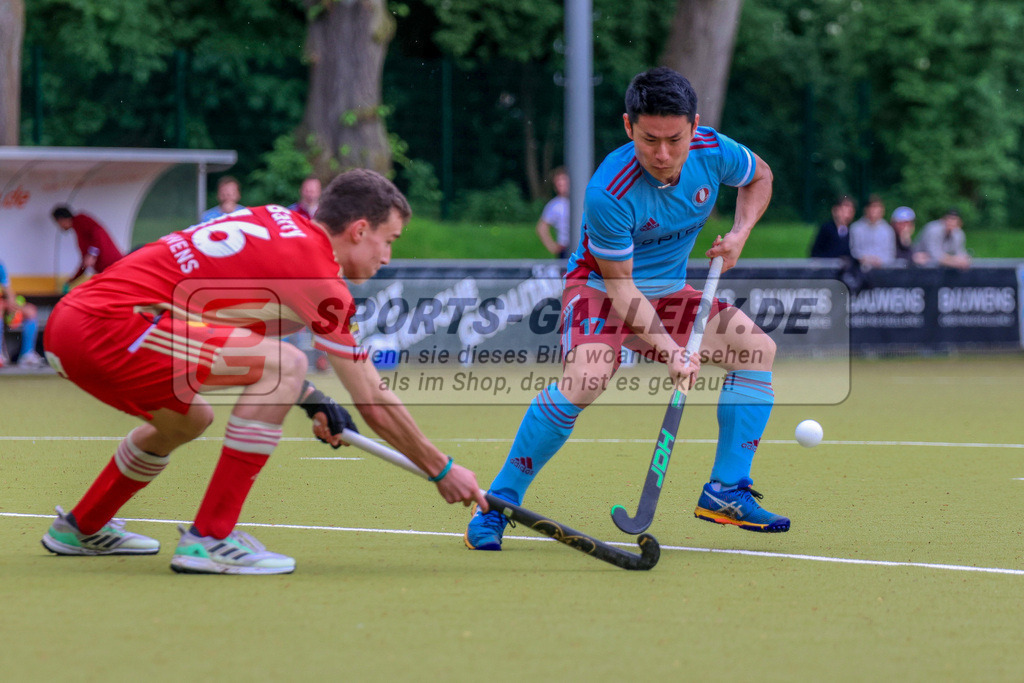 MJ_2023-05-07 - M - RWK - UHC-24 | Koji Yamasaki (UHC Hamburg #17) &amp; Antheus Barry (Rot-Weiss Köln #16), Rot-Weiss Köln - UHC Hamburg am 7.5.2023 im KTHC Hockeypark, Köln
