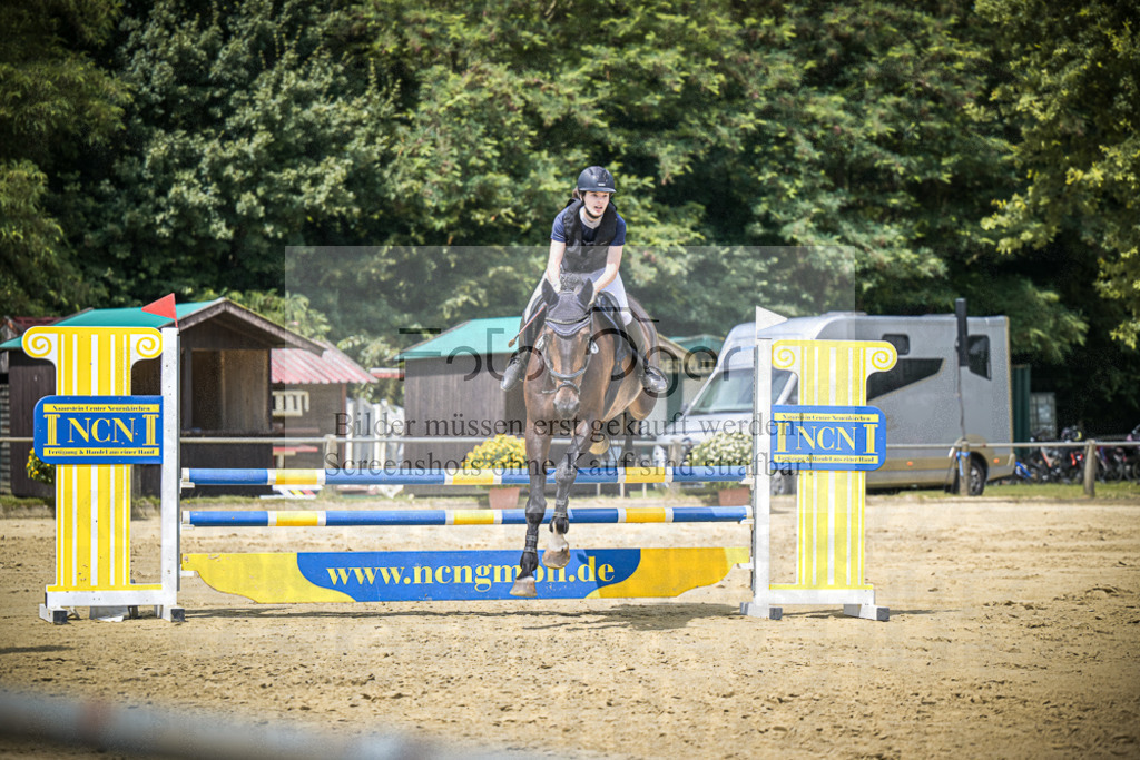 DOS_7193 | Entdecke hochwertige Reitturnierfotos von Foto Oger. Professionell, emotional und authentisch – jetzt Lieblingsmomente im Shop bestellen.Deutschlandweite Turnierfotografie. - Realisiert mit Pictrs.com