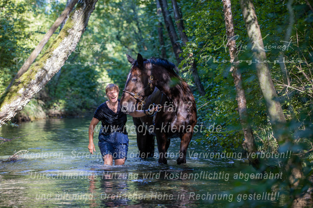 Auswahl_Photographie_Nadja_Kienast__F6A6195-Verbessert-RR | Ich biete Ihnen einzigartige und individuelle Fotoshootings mit Ihren Tieren.
In individuellen Coachings lernen Sie, wie sie von Ihrem Pferd, Ihrer Katze, Ihrem Hund oder einfach Ihrem persönlichen Lieblingstier eindrucksvolle Fotos machen können.
