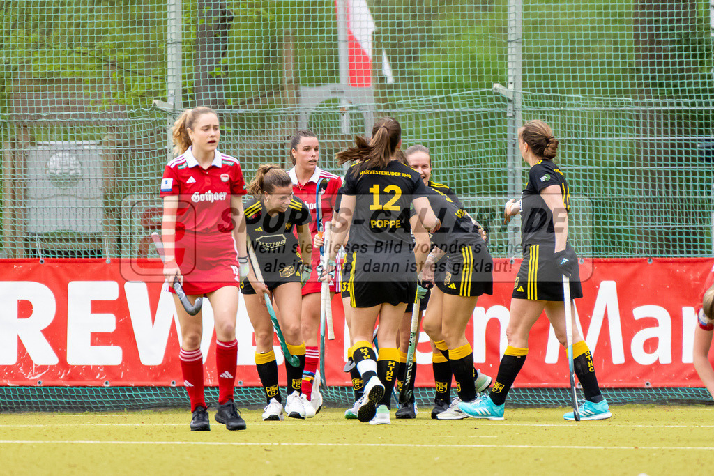 HK_20240407_100157 | 1. Bundesliga Hockey Damen Rot-Weiss Köln - Harvestehuder THC am 7.4.2024 Rot-Weiss Köln, Köln , Poppe Fenja ( Harvestehuder THC #12 ) , Hauke Franziska ( Harvestehuder THC #26 )