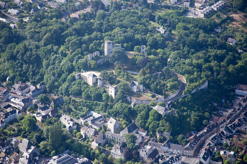 Luftbild: Ortsansicht in Vendôme im Bundesland Loir-et-Cher in Frankreich. Foto: IMG_081086.jpg vom 19.06.2015 durch Werner Riehm/FLY-FOTO.de