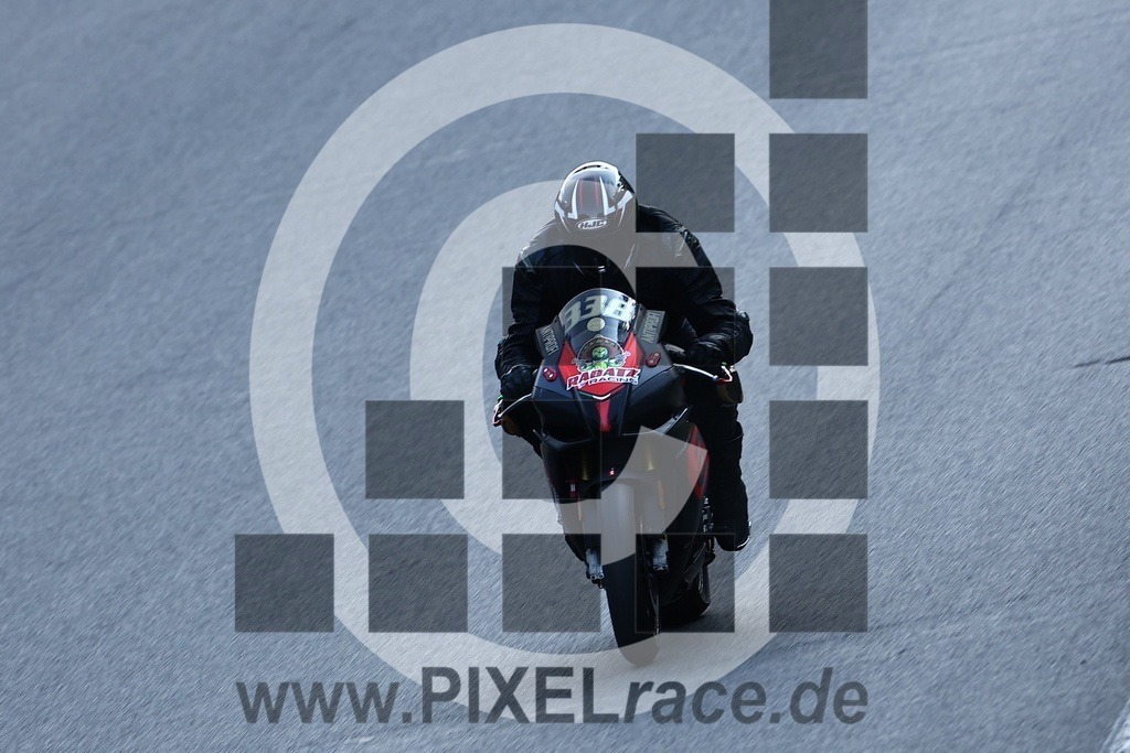 0338-20240905_05452 | Schöne Erinnerungen an spannende Momente - das festzuhalten ist unser Job. PIXELrace.de ist seit 2003 auf den Rennstrecken Europas unterwegs um die Action draußen beim Fahren und die wunderbare Stimmung imm Fahrerlager für euch einzufangen.