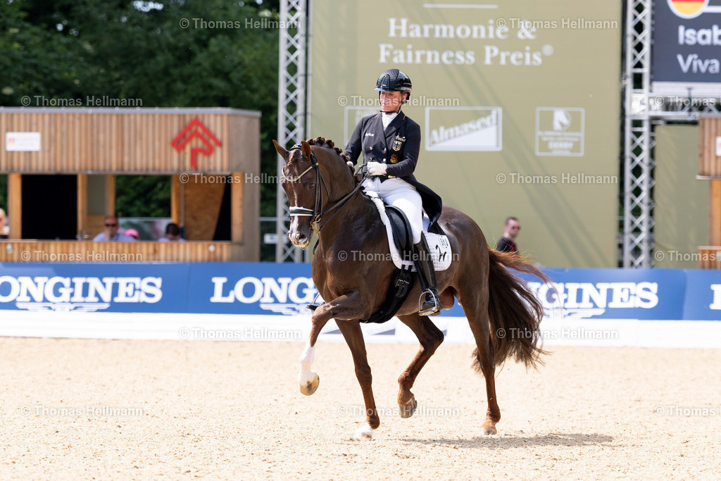 TH_513 Viva Gold OLD_ Isabell Werth_29309 | Al Shiraàa Deutsches Spring- und Dressur-Derby 2025 am 31.05.25 in Hamburg, Thomas Hellmann, 513 Viva Gold OLD, Isabell Werth