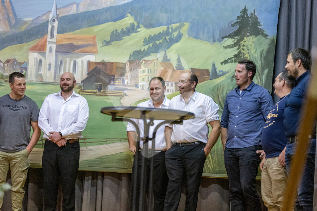 SKE100J_4765 | Die Schwinger des Schwyzer Kantonalen Schwingerverbandes: Fotos, die Dynamik und Leidenschaft festhalten, sowie emotionale Momente aus dem traditionellen Schwingsport zeigen. - Realisiert mit Pictrs.com