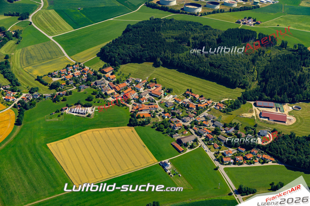 Aktuelles Luftbild von Abersdorf Steinhöring - Die Luftaufnahme wurde 2022 mittels UL-Flugzeug erstellt ( keine Drohne ) - hochauflösende Kamera-Systeme von  Canon -Beste Qualität - Für grossformatige Ausdrucke geeignet. Die Geschenkidee !