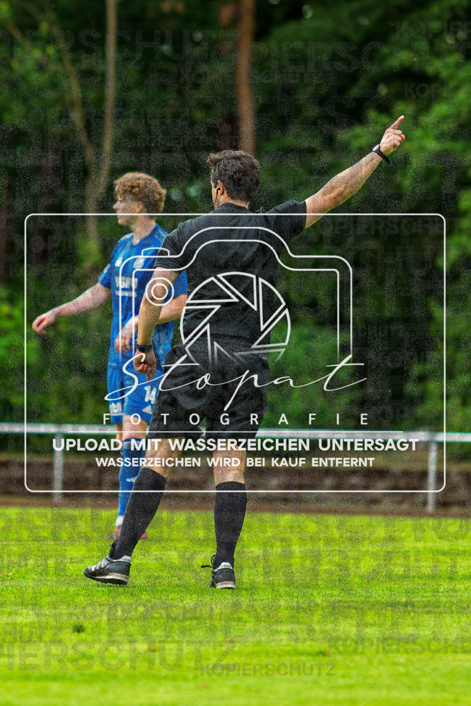Landesliga Herren LG - TV Jahn Schneverdingen vs. MTV Eintracht Celle | Henrik Specht (Schiedsrichter); Landesliga Herren LG - TV Jahn Schneverdingen vs. MTV Eintracht Celle am 06.06.2026 in Osterwaldstadion, Schneverdingen - Realisiert mit Pictrs.com