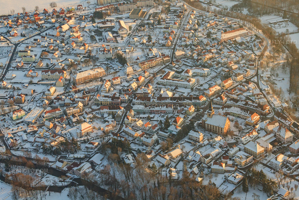 Aerial view: City view from the northwest in winter with snow in the district Neulauterburg in Lauterbourg in the state Bas-Rhin, France.Photo: IMG_36702.jpg taken on 01/05/2011 by Werner Riehm/FLY-FOTO.comResolution of the original: 4752 x 3168 px