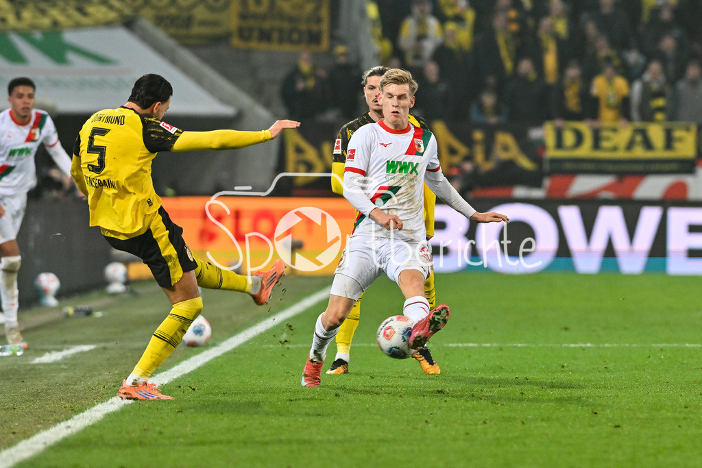 FC Augsburg - Borussia Dortmund | AUGSBURG, GERMANY - Ramy BENSEBAINI (Borussia Dortmund 5) agaisnt Anton KADE (FC Augsburg 30) during the bundesliga match between FC Augsburg vs. Borussia Dortmund on matchday 9 at WWK Arena on October 31, 2025 in Augsburg, Germany / DFL REGULATIONS PROHIBIT ANY USE OF PHOTOGRAPHS AS IMAGE SEQUENCES AND/OR QUASI-VIDEO
