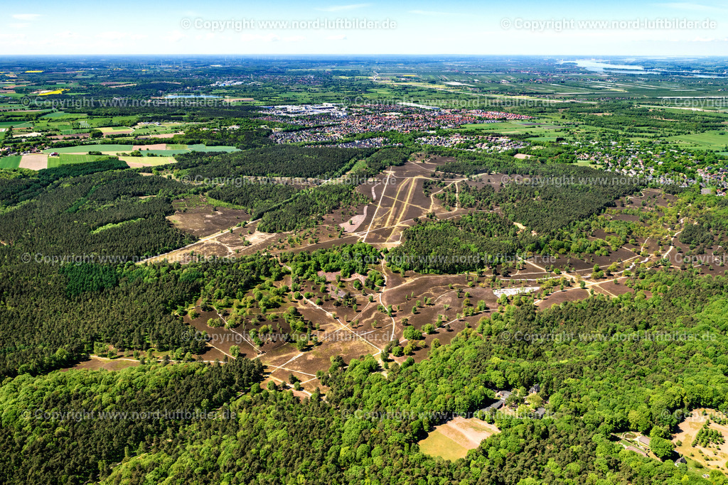 Hamburg_Fischbeker_Heide_ELS_8180090525 | HAMBURG 09.05.2025 Heide- Landschaft " Fischbeker Heide " in Hamburg, Deutschland. // Heathland landscape " Fischbeker Heide " in Hamburg, Germany. Foto: Martin Elsen