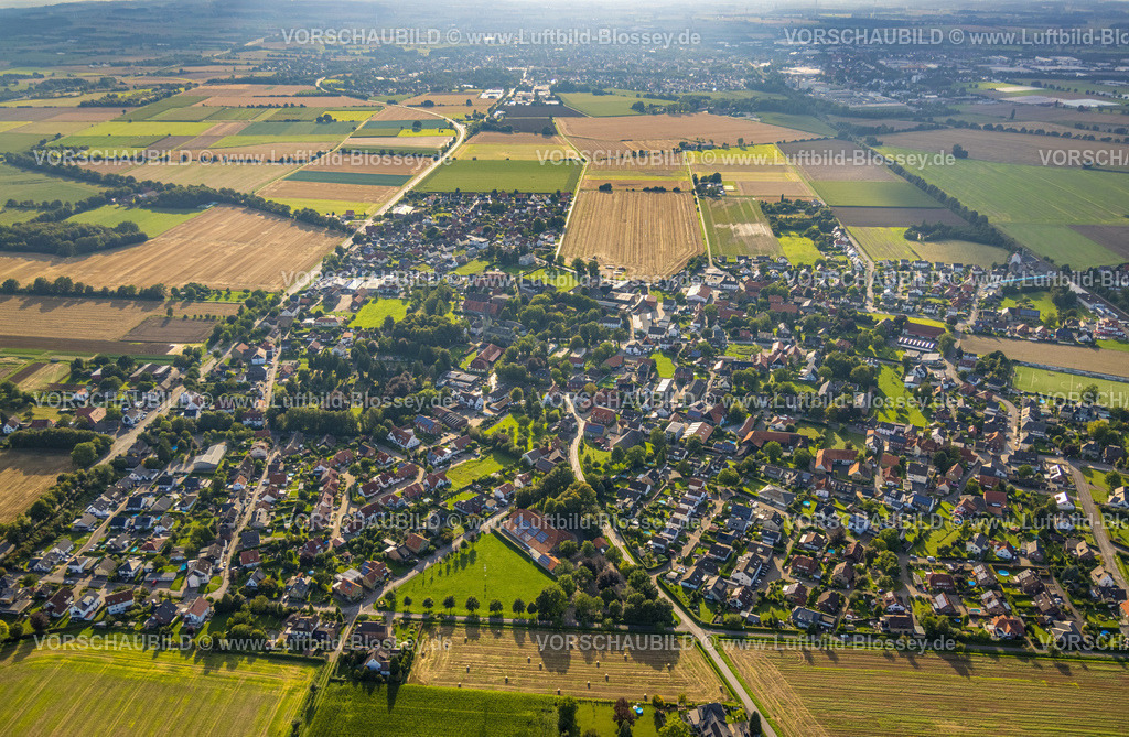 Werl230806419 | Luftbild, Ortsansicht Westönnen und PfarrKirche St. Cäcilia, Westönnen, Werl, Werl-Unnaer Börde, Nordrhein-Westfalen, Deutschland