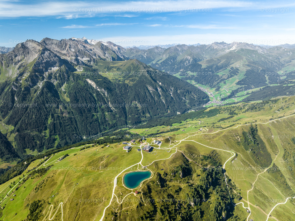 Granatkapelle ohne Schnee copyright  Thomas Pfister-81 | PHOTOGRAPHY BY THOMAS PFISTER