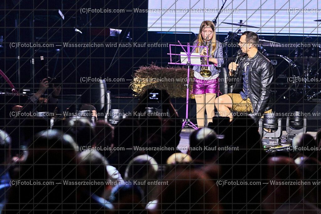 ALP2436_BergBauernTour-Konzert_Naschenweng_Mariella | (C)FotoLois.com, Alois Spandl, BergBauernTour 2023 - Melissa Naschenweng, Tourstop in Wieselburg, Konzert im NV-Forum Wieselburg, Sa 8. April 2023.