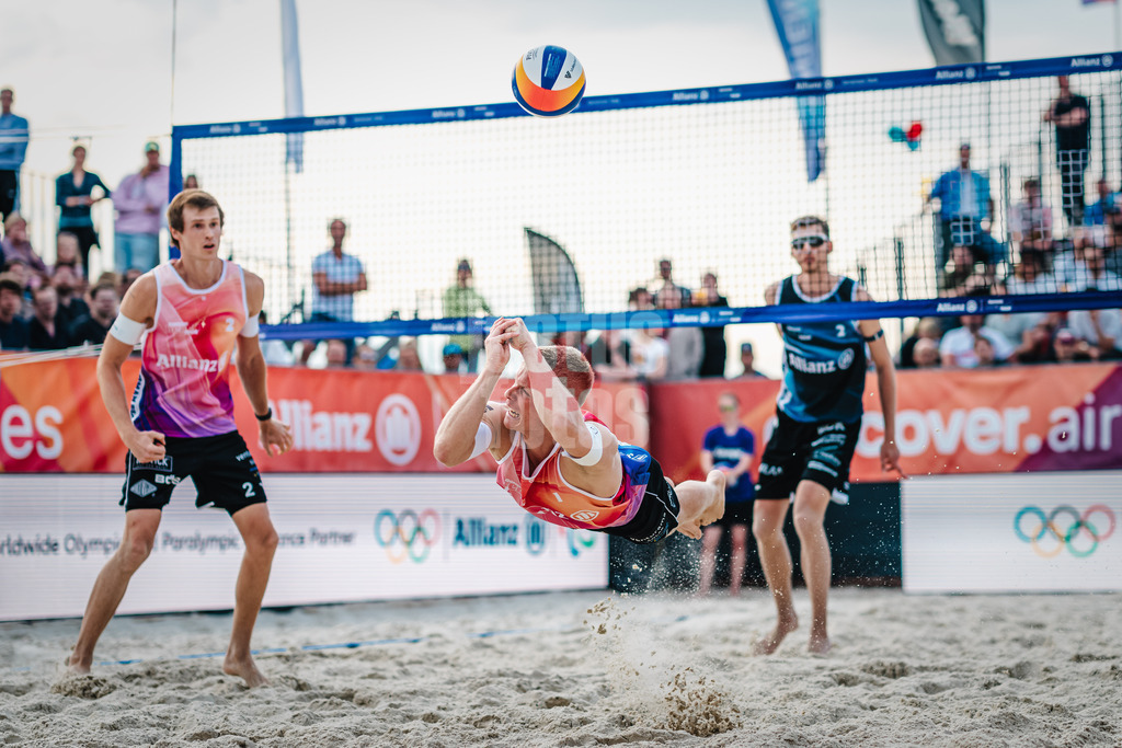 Beachvolleyball | Männer | German Beach Tour 2024 | Tourstop Düsseldorf | 18.05.2024 | Georg Wolf in der Luft