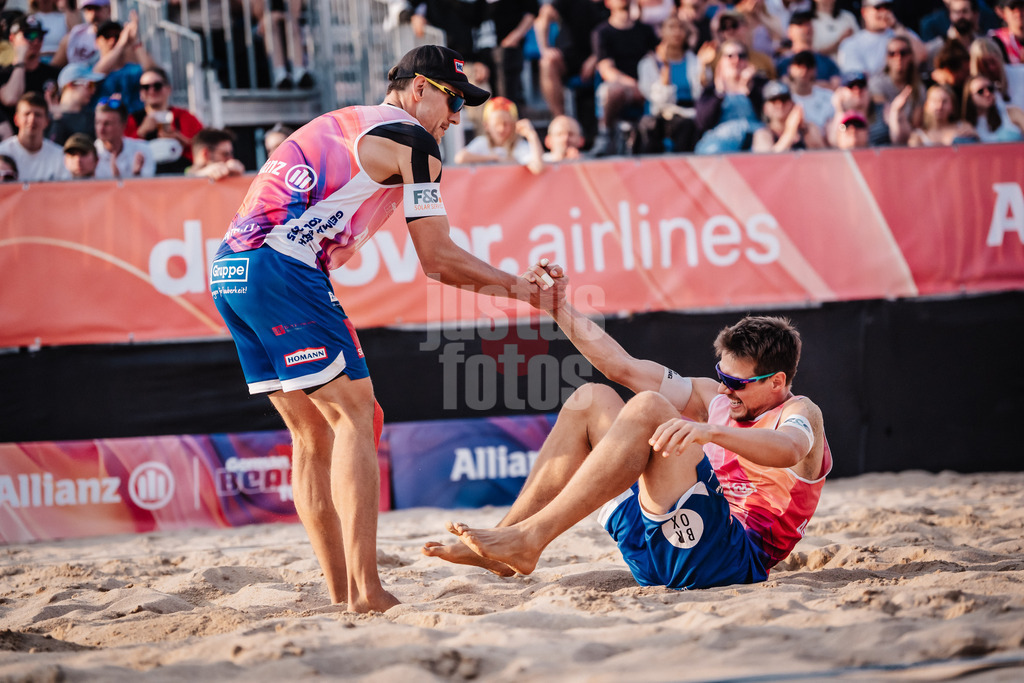 Beachvolleyball | Männer | Allianz German Beach Tour 2025 | Tourstop Hamburg | 31.05.2025 | v.l. Bennet Poniewaz und David Poniewaz