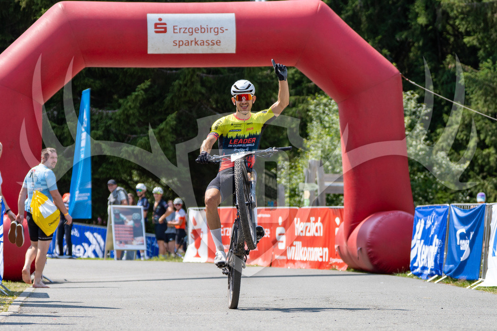 Paul Irmscher - Gesamtsieger Langdistanz | Paul Irmscher vom SSV Mounty Altenberg/ Paul Logistik Racing konnte sich nach konstant starker Leistung über alle Etappen durchsetzen. - Realisiert mit Pictrs.com
