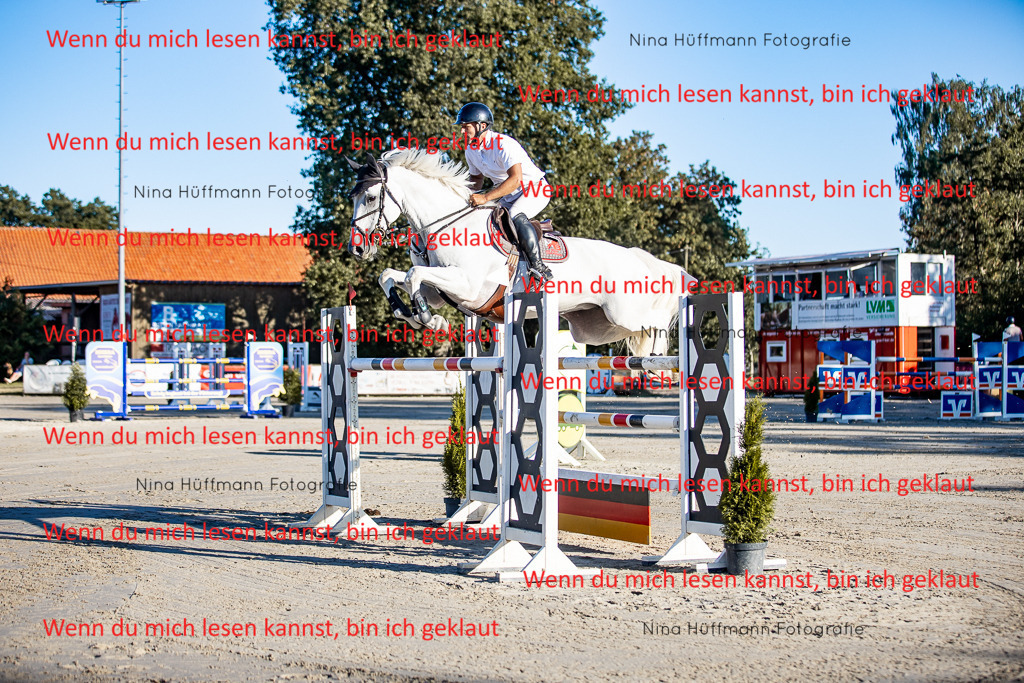 BK1A8375 | Turnierbilder Turnierfotos Nina Hüffmann Turnierfotografie Pferdefotografie Tierzeichnung Haustierzeichnung Pferdezeichnung Hundezeichnung Videograf  - Realisiert mit Pictrs.com