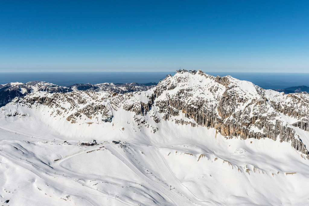 Felsen- Massiv und Berglandschaft des Zugspitzmassiv mit den Gipfeln der Zugspitze | Felsen- Massiv und Berglandschaft des Zugspitzmassiv mit den Gipfeln der Zugspitze