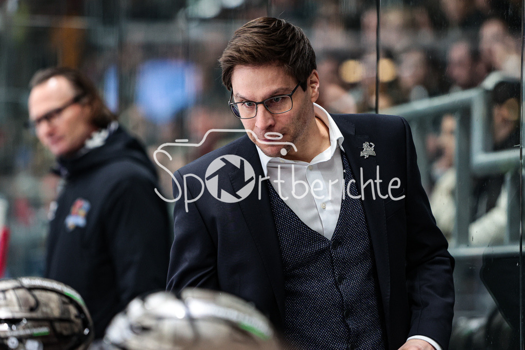 Augsburger Panther - Iserlohn Roosters | Roosters CO-Trainer Pierre BEAULIEU in Aktion