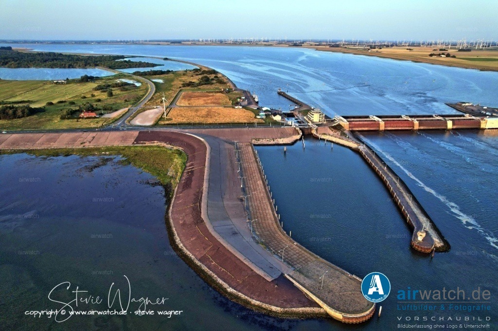 Eider-Sperrwerk - Nordfriesland  | Entdecken Sie atemberaubende Luftbilder und Fotografien auf airwatch.de - Tauchen Sie ein in eine Welt voller faszinierender Aufnahmen aus der Vogelperspektive.