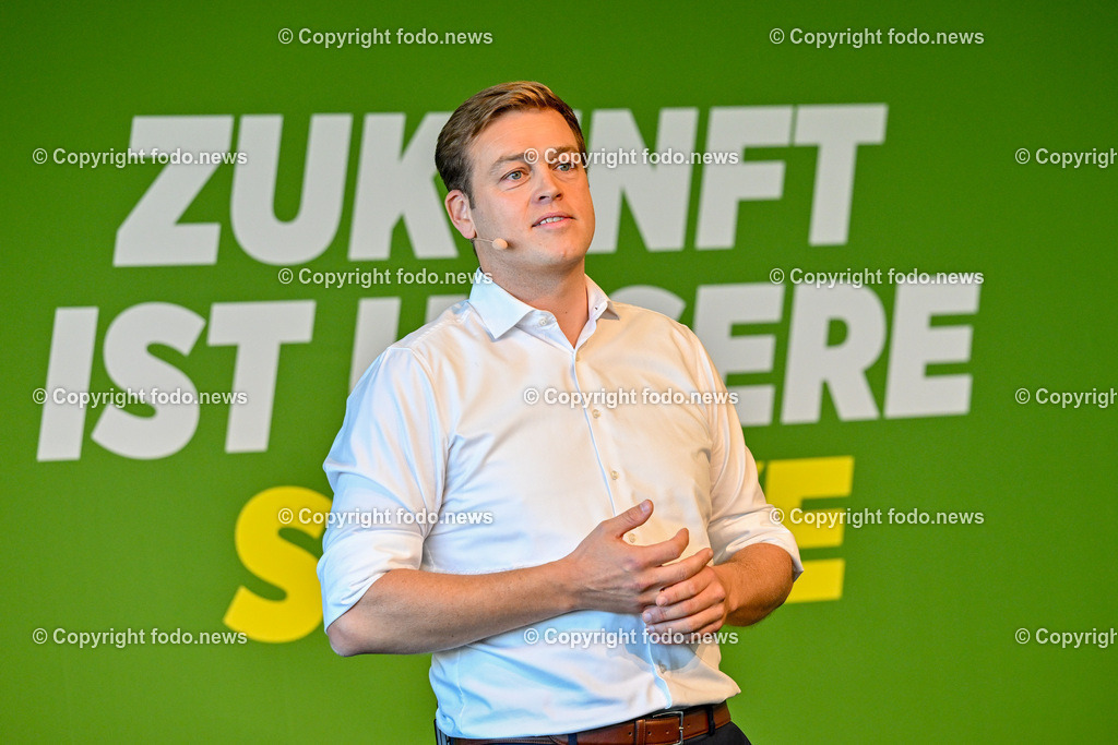Landesversammlung der Gruenen Ooe 2023_ Zukunft ist unsere Staerke_ 21.10.2023-68 | 21.10.2023, Lentos Linz, AUT, Landesversammlung der Gruenen Ooe 2023, Zukunft ist unsere Staerke, im Bild LR Stefan Kaineder (Die Gruenen)